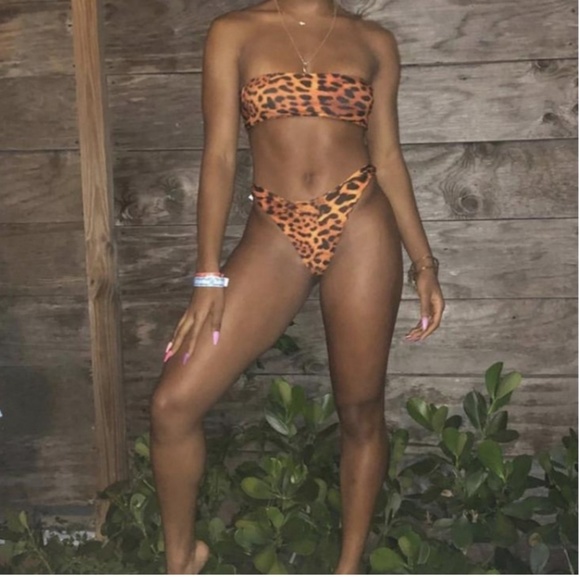 Bikini - Picture 1 of 3